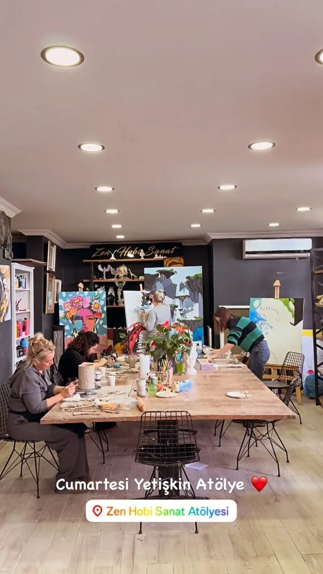 Cumartesi yetişkin sanat atölyesinden bir kare